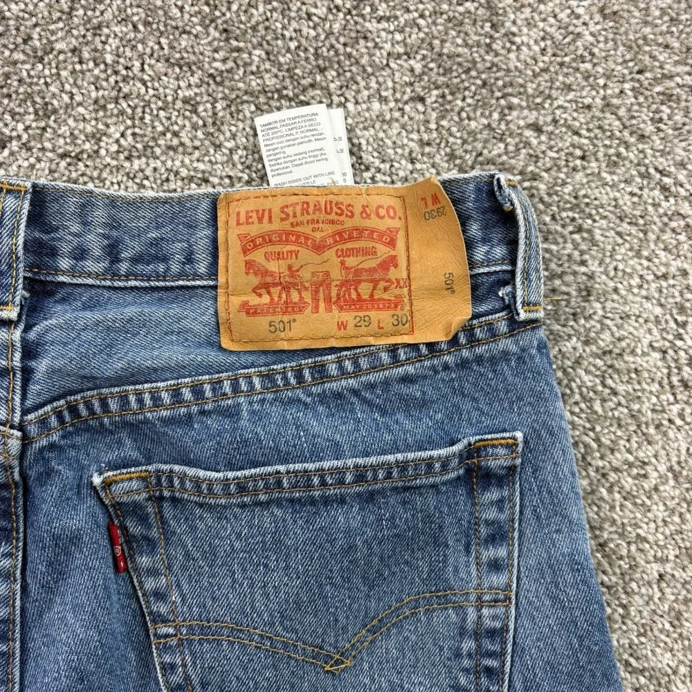 Levis measures 30in